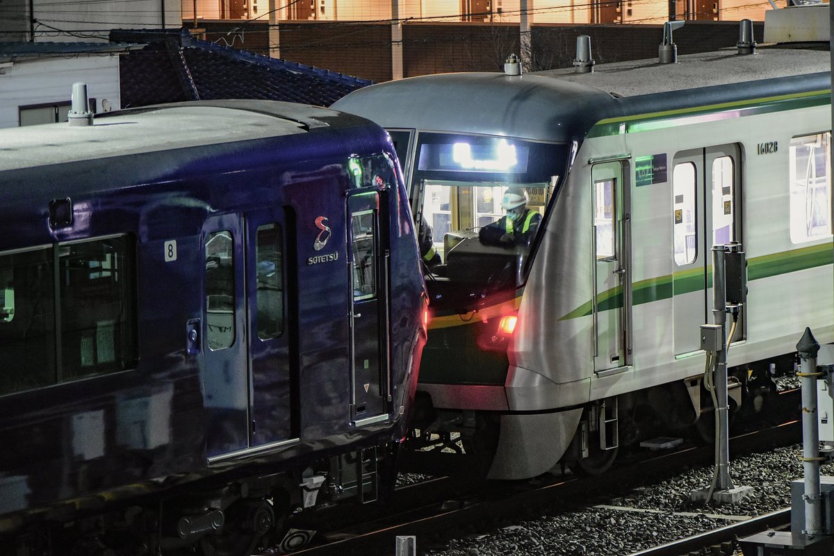 Bonchitetsu's tweet photo. 12月20日 月曜日 (19日終車後)

東京メトロ16128F+相鉄21101F

16000系と21000系の連結が
見られてとてもよかったです。 https://t.co/4KCESzT9B6