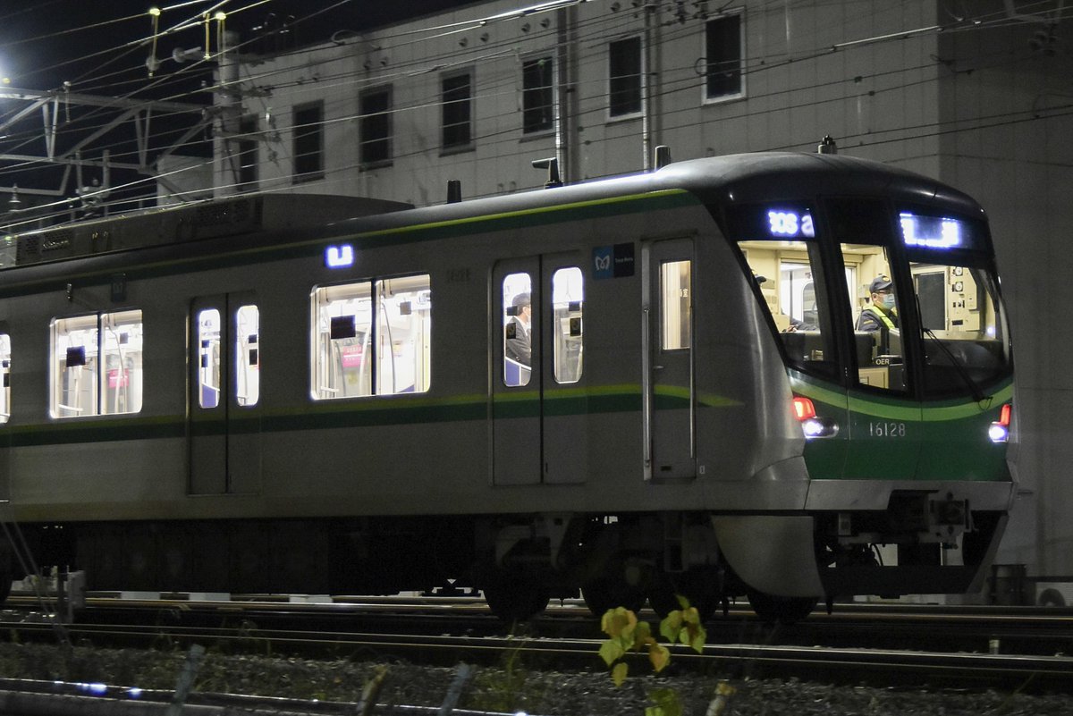 Bonchitetsu's tweet photo. 12月20日 月曜日 (19日終車後)

東京メトロ16128F+相鉄21101F

16000系と21000系の連結が
見られてとてもよかったです。 https://t.co/4KCESzT9B6