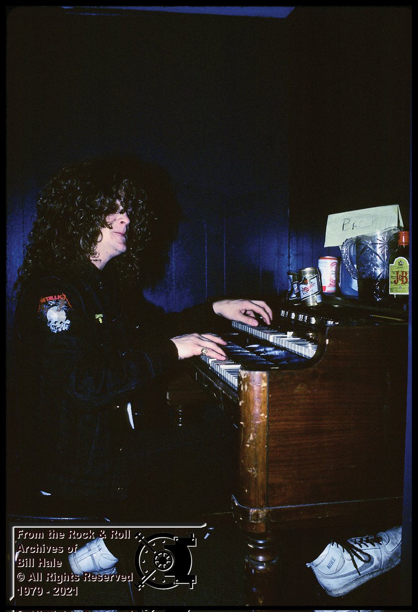 PhotoByBillHale's tweet photo. Metallica at 40!
I snapped this shot of Jason just after he joined #Metallica !
#JasonNewsted
#pbbh
#photosbybillhale https://t.co/oz585U3HCA