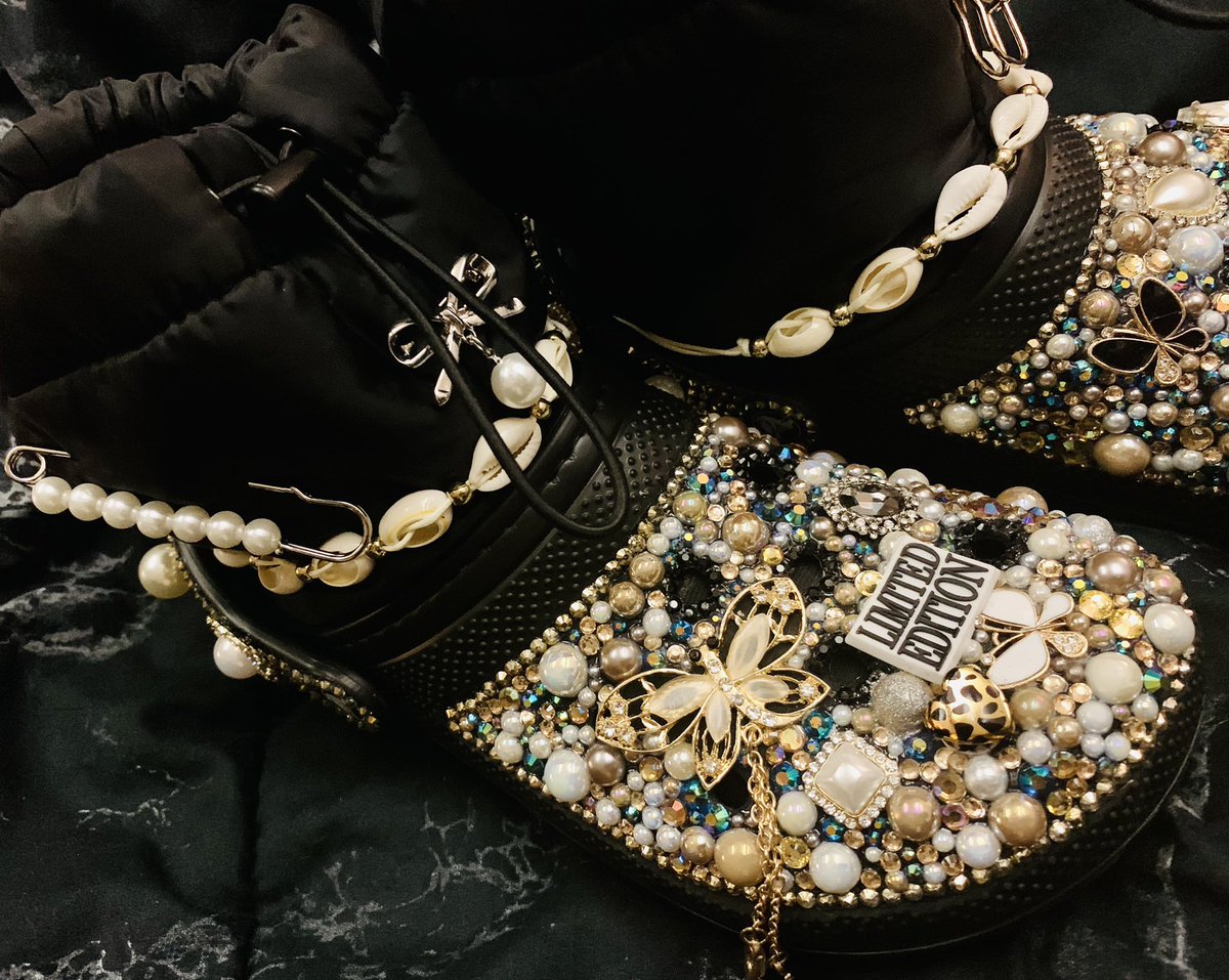DrFaniel's tweet photo. Today's #CustomCreation #CustomCrocs via @ChicTheBoutique! #ChicTheBoutique #ChicBoutique #ChicTheUniqueBoutique #Crocs #BlingThings #Chic #LimitedEdition #Pearlfection https://t.co/nLa3jLkEI2