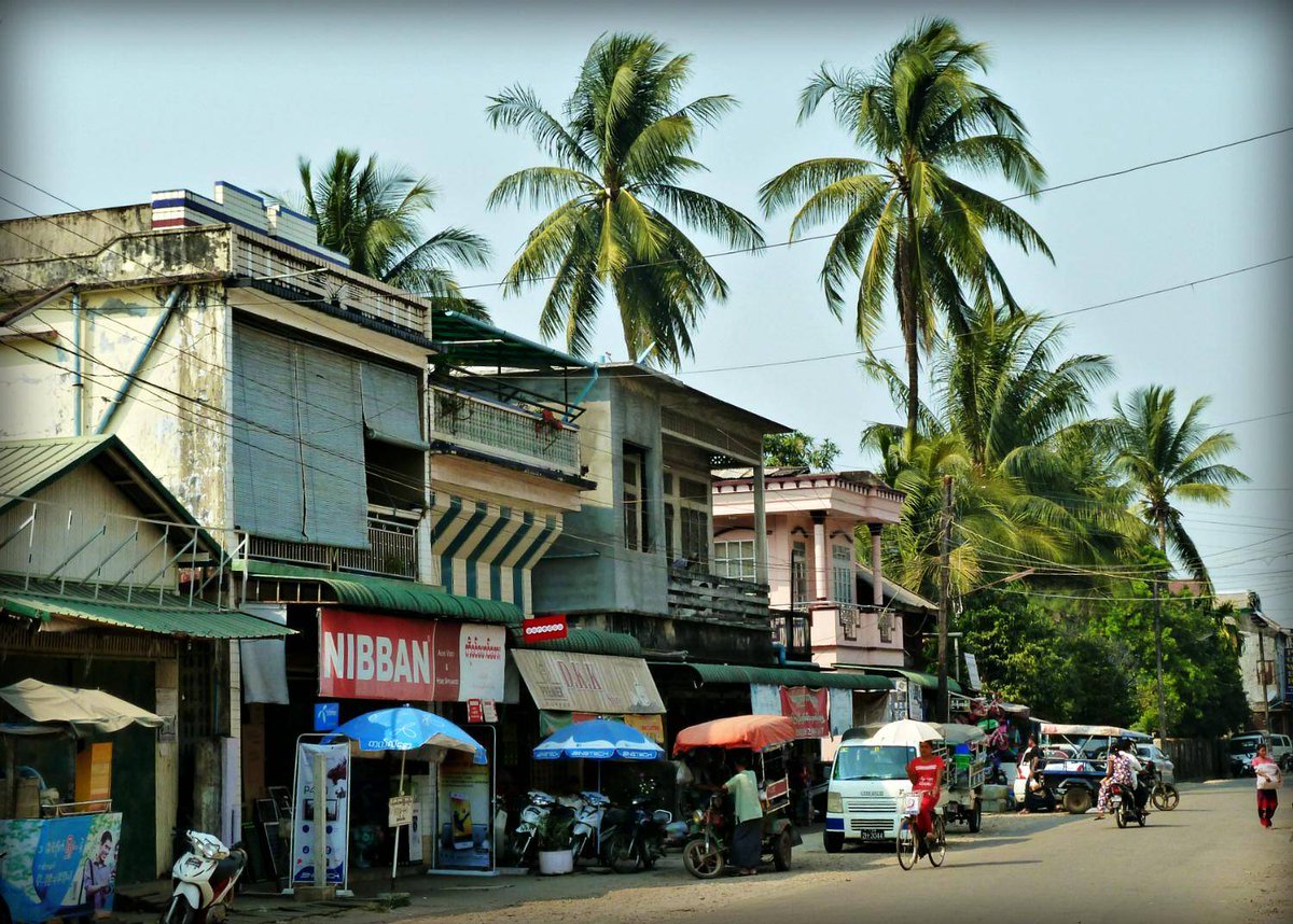 HURFOM's tweet photo. 1/2 Junta forces arrested another three young men at their home on Myaw In Kan Road, Nyaung Yan Taung Ward, Dawei earlier this morning. According to a resident, at around 12:30 am, a group of young men, Ko Wana, and two others were arrested at their home. https://t.co/Yl3CtvpSPG