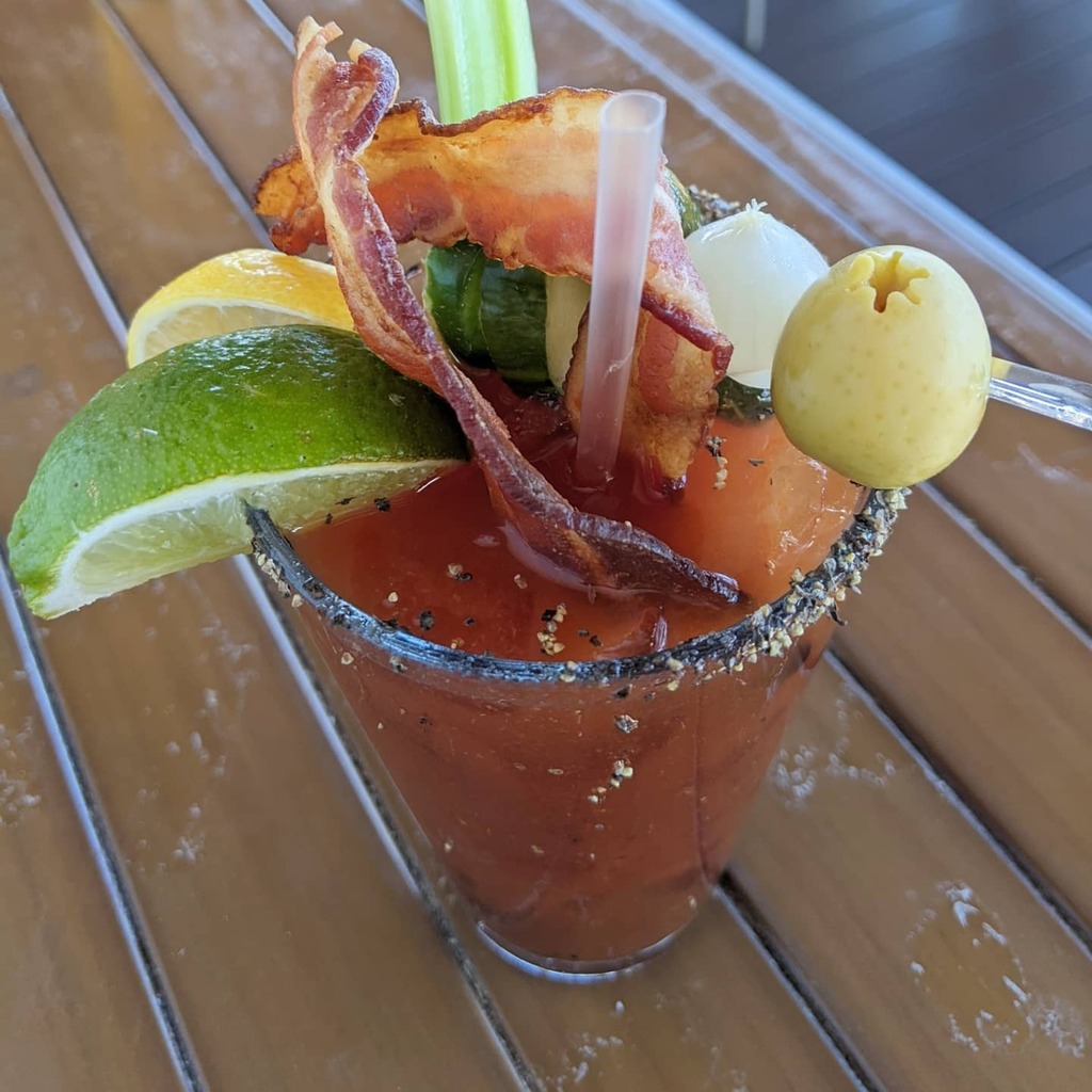 🍅 I am on the hunt for the best Bloody Mary mix recipe - just the mix, no booze!!
.
.
🥒 My favorite so far has been a dill pickle version I enjoyed at @therangecafenm in Albuquerque
.
.
I am also fan of the mix served at @thunderbirdbarandgrill in Santa Fe and @napageneralst…