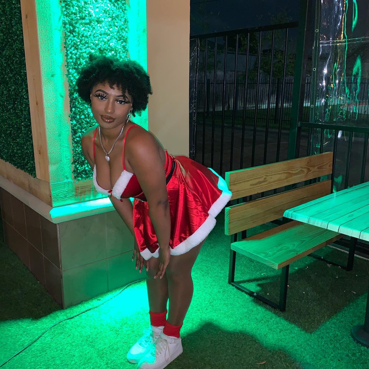 RenaAlise's tweet photo. Naughty💔 or Nice❤️

#houstontx #houstonbottlegirl https://t.co/0Av4lyB2xL