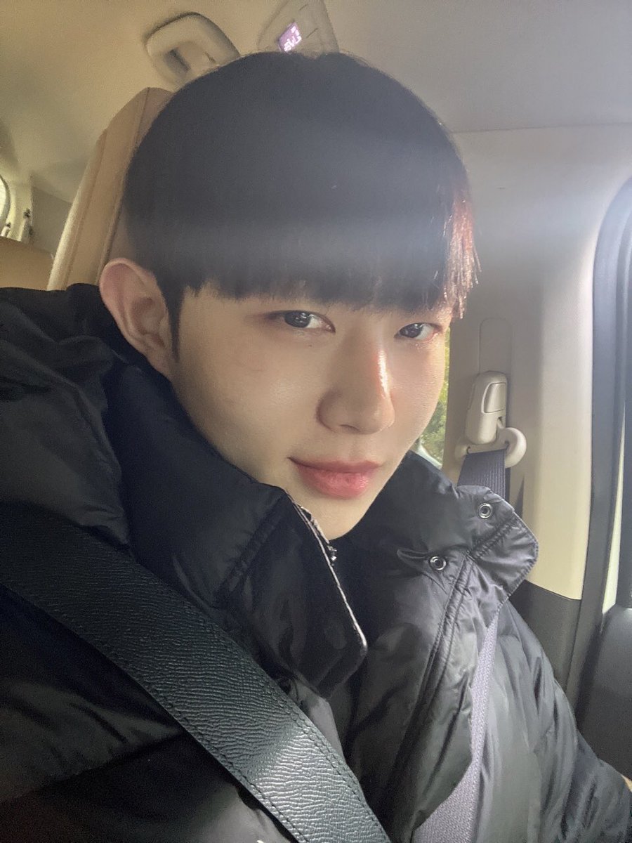 seok1S2's tweet photo. 19살임 https://t.co/JmobWVlR9t