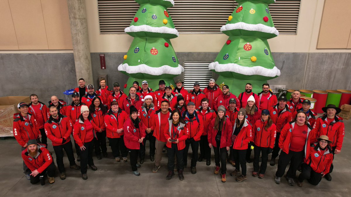 CCSOSARWA's tweet photo. For the 7th year, CCSOSAR members helped out with Santa’s Posse by directing traffic and load cars with boxes of food, bags of toys and bicycles to be delivered to families in Clark County. About 1200 families were helped to bring Christmas  to approximately 3400 children. https://t.co/7oIAB9AK48