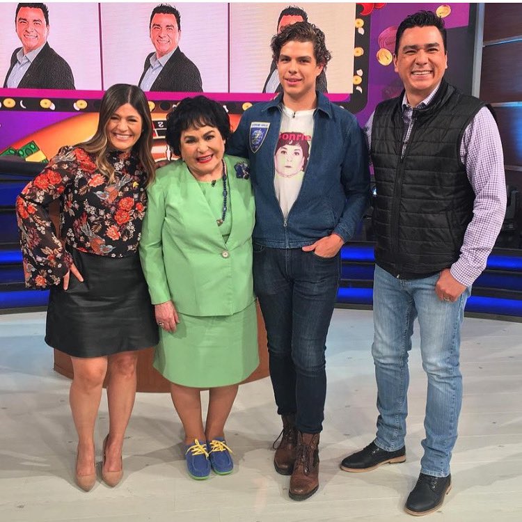 SebasResendiz's tweet photo. Un bello recuerdo en @programa_hoy 💕💕💕💕 https://t.co/ws1qAMy0CR