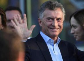 Beatrice_Tonuch's tweet photo. #LaCornisa
Nobleza obliga,#Majul estuvo educado y respetuoso con nuestro #PresidenteMacri💛
#lacornisa
@majulluis @mauriciomacri
#Mauricio demuestra #Aplomo #Templanza #Paz #Altura #Seguridad
#ElLiderEsMacri 💛 https://t.co/KJe4vlupWy