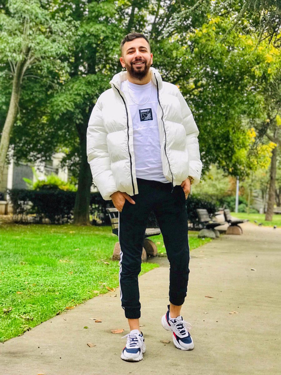 oliwerr3's tweet photo. Sadece ara 😎#istanbulgay https://t.co/9pF2TmHmAH