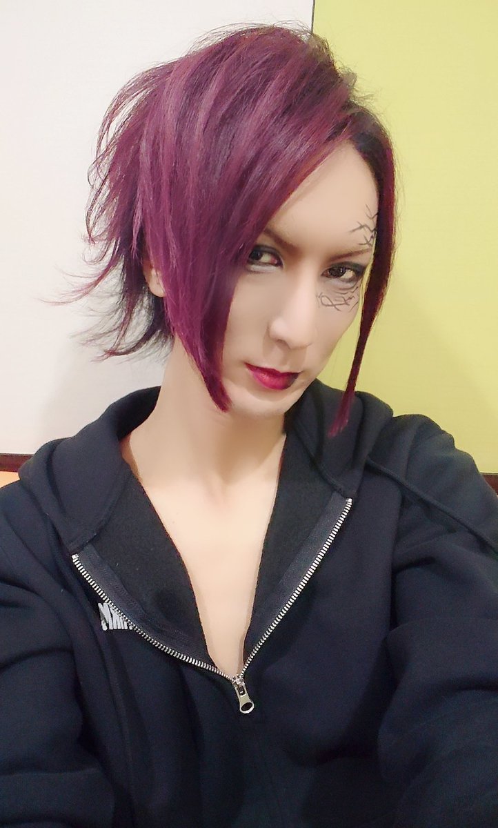 Cin_Cas_Wantaro's tweet photo. というわけで、私、わんたろうは12月15日のオンラインワンマンでうっかりボーカルの本名を言ってしまったので反省のため断髪しました
40センチくらい切った
そんなワンマンのアーカイブはこちら
https://t.co/6QHTzjs5O0 https://t.co/UI74s8f1vQ