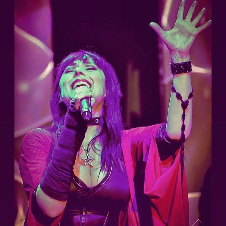 ElyzabethDiaga's tweet photo. @QoRofficial #fanphotography #queensofrock #ElyzabethDiaga https://t.co/rOPedQjaHS