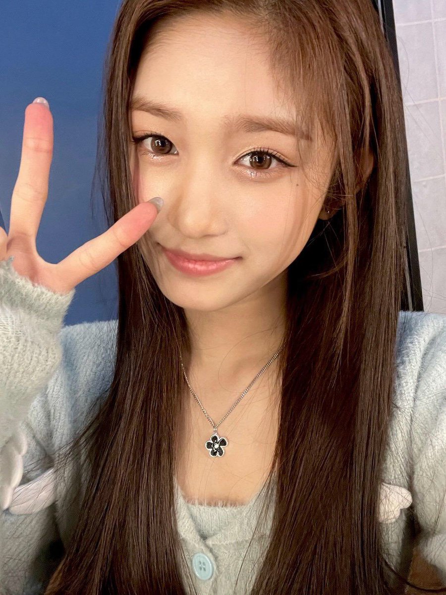 leeseo pics tweet media