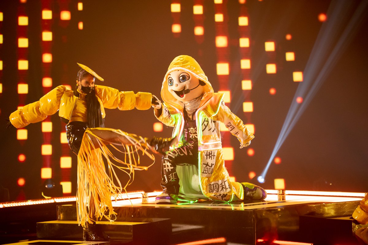 eslamascara's tweet photo. 🎶SUELTAAAA EL LISTÓN DE TU PELOOO🎶 La Hueva se queda a un pasito del trono, pero no se va sin regalarnos un último cumbión. ¡Te amamos, Huevi!🎤💛
¿#QuiénEsLaMáscara? #FinalLaMáscara
#HuevaEs https://t.co/XwylAz6BTL