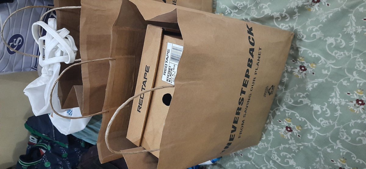 RisingYouth2's tweet photo. @RedTapeindia @RedTape 
@vikranttongad @SwachhBharatGov @htTweets RedTape ur company is a listed company n must be earning handsome profit still charging 10 rs each  for a Bag in d name of environment! Have some respect for ur customer, no body will carry box in hand ! https://t.co/WLNJDasFA2
