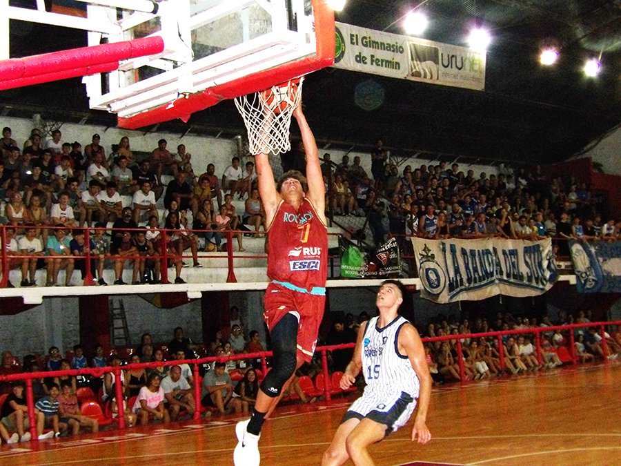 MauriGalarza73's tweet photo. #LigaArgentina @ClubRocamora cerró el año con un gran triunfo ante @InfoParqueSur 86-45. Gran juego de Tomás Verbauwede con 20 pts + 11 reb; lo siguió en el goleo @Manu5Gomez con 14 pts y 4 asis. En la visita ninguno llegó al doble dígito, @elnesjr 8 pts. Gran marco de público!!! https://t.co/zUPnJ94MGg