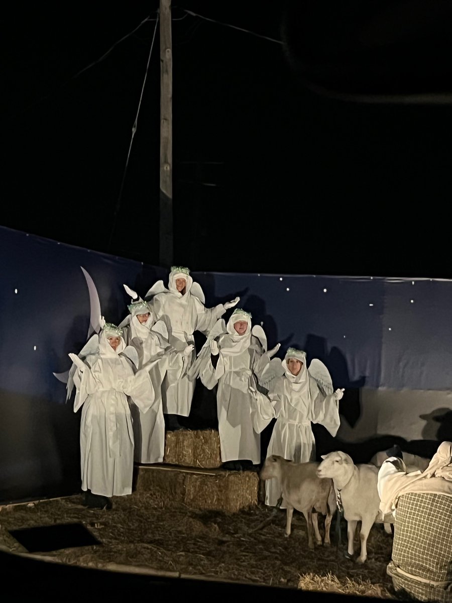 TrishaGrantham5's tweet photo. The Living Christmas Story at First Baptist Church of Wentzville. They did an amazing job telling the story of the Birth of Jesus♥️ #blessed #jesusisthereasonfortheseason #awayinamanger #3wisemen #angelsonhigh #cross @ag_stl https://t.co/C8uB0fT6HH