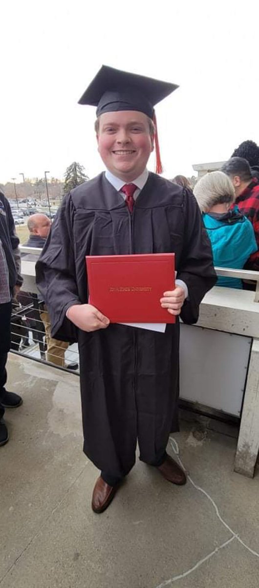 Hsbb2creator's tweet photo. After 4.5 long years, I have finally finished my college career, and officially have achieved a Bachelor's in Civil Engineering! I'm going to miss being at ISU, more specifically being with my friends. But I'll never forget my time with them, and will visit them! #Cyclones https://t.co/pmduyb2xUm