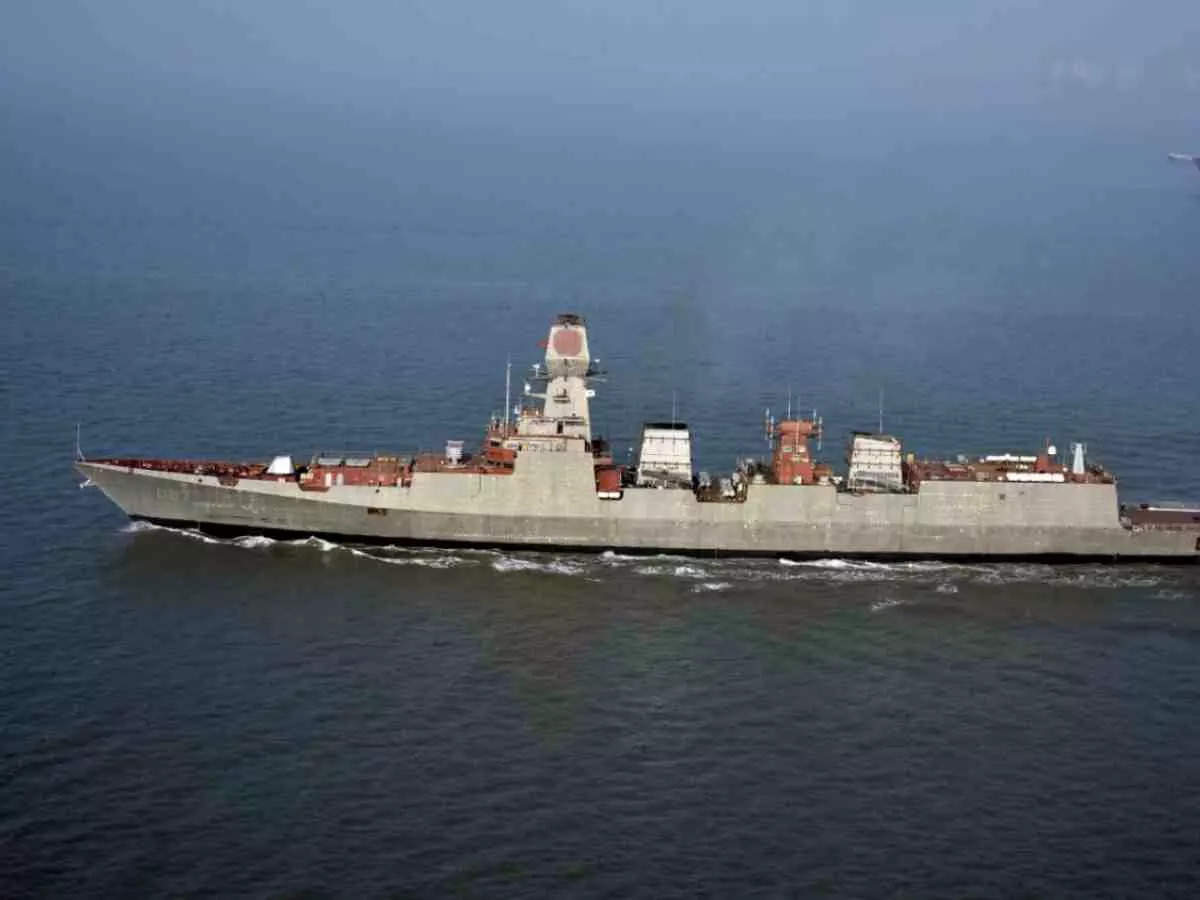 Anchor_Pankaj's tweet image. ▶️भारतीय नौसेना का पी15बी श्रेणी का दूसरा स्वदेशी स्टील्थ विध्वंसक पोत 'मोरमुगांव' पहले समुद्री परीक्षण सफर के लिए हुआ रवाना

▶️यह युद्धपोत छिप कर वार करने व कई मिसाइल और पन्नडुब्बी रोधी रॉकेट से लैस है
@indiannavy #GoaAt60 #AatmaNirbharBharat