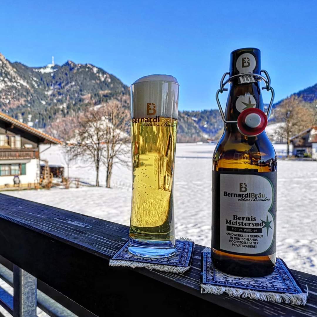 brunnenbraeu's tweet photo. BernardiBräu - Bernis Meistersud - Helles Vollbier (****) 4,8%
#beerwithaview #beeronthecarpet
#bernardibräu #bernismeistersud #helles #hellesvollbier #vollbier #meistersud https://t.co/KC8ij3kjIc