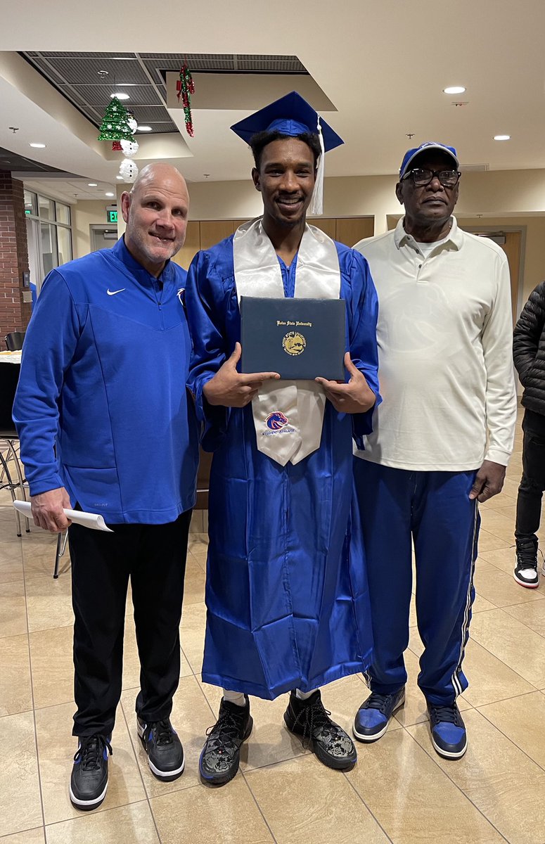 Great day today in Extra Mile Arena!!! Broncos celebrate a win and @AbuKigab ‘s graduation!!! Blessed to have his legendary Father in attendance!!!