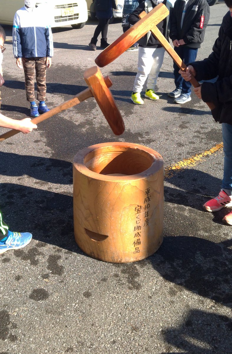aiaituga's tweet photo. キッズスポーツ教室「餅つき」開催！

第6回目の教室はお楽しみの餅つきです💪

ほとんどの子ども達が初じめての体験でした！

出来上がりはバッチリ！
保護者の方も含めてみんなでおいしいお餅をいただきました🙌

#総合型地域スポーツクラブ
#栃木市
#餅つき https://t.co/Jnrhte5Q5Z