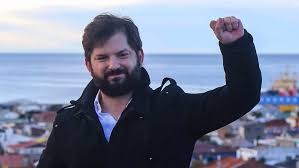 DavidCoboG's tweet photo. El pueblo eligió a Boric.
Felicidades, #Chile.
«Sigan ustedes sabiendo que, mucho más temprano que tarde, se abrirán las grandes alamedas por donde pase el hombre libre para construir una sociedad mejor» -Salvador Allende. 11/09/1973.
La victoria llega a los que jamás se rinden. https://t.co/xRXrw71Zir