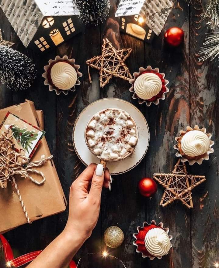 Roberta44447827's tweet photo. @giuly_blade Buongiorno Giuly❄🎁☕🌷 https://t.co/41laGeTO38