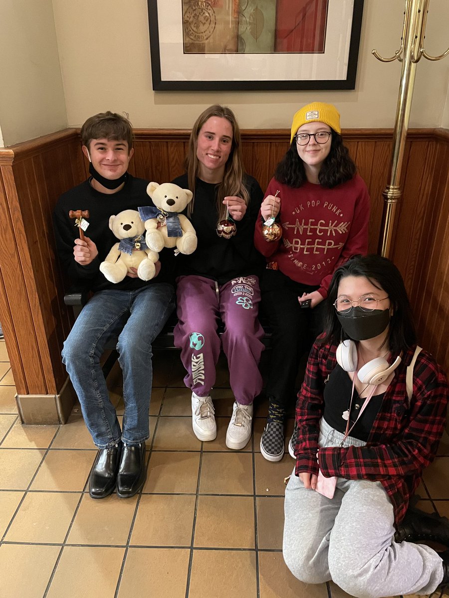 rcstevensdb8's tweet photo. Brookings Bell Results! 🔔
Friday - Evelyn Haar is a finalist in Congress, Dianna Lassodelavega is Top Novice in Drama!! 
Saturday - Melinda Darnell is Congress finalist, Evelyn Haar 2nd, and Thomas Haar 1st AND Top Speaker!! Awesome job penguins. 🐧

Happy Holidays everyone! https://t.co/63DLmheX9N