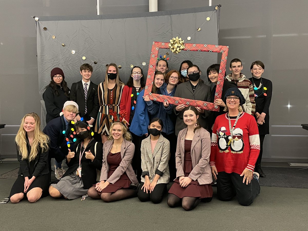 rcstevensdb8's tweet photo. Brookings Bell Results! 🔔
Friday - Evelyn Haar is a finalist in Congress, Dianna Lassodelavega is Top Novice in Drama!! 
Saturday - Melinda Darnell is Congress finalist, Evelyn Haar 2nd, and Thomas Haar 1st AND Top Speaker!! Awesome job penguins. 🐧

Happy Holidays everyone! https://t.co/63DLmheX9N