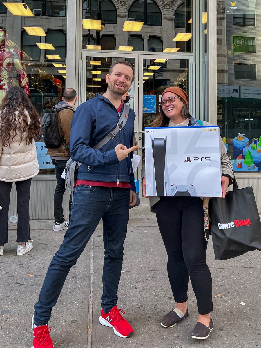 mattswider's tweet photo. 🎁[Pics] New Giveaway Monday, but soaking in the great PS5 restock news reporting payoff from Friday. Fantastic to meet everyone in person. 

🟩Exclusive GameStop #Xbox Series X restock info
⬇️Date
⬇️Price
⬇️Bundle info
https://t.co/UeX5ZGyzgg

➡️Giveaway: https://t.co/p3b8CeFTtr https://t.co/x1D24UNtE2