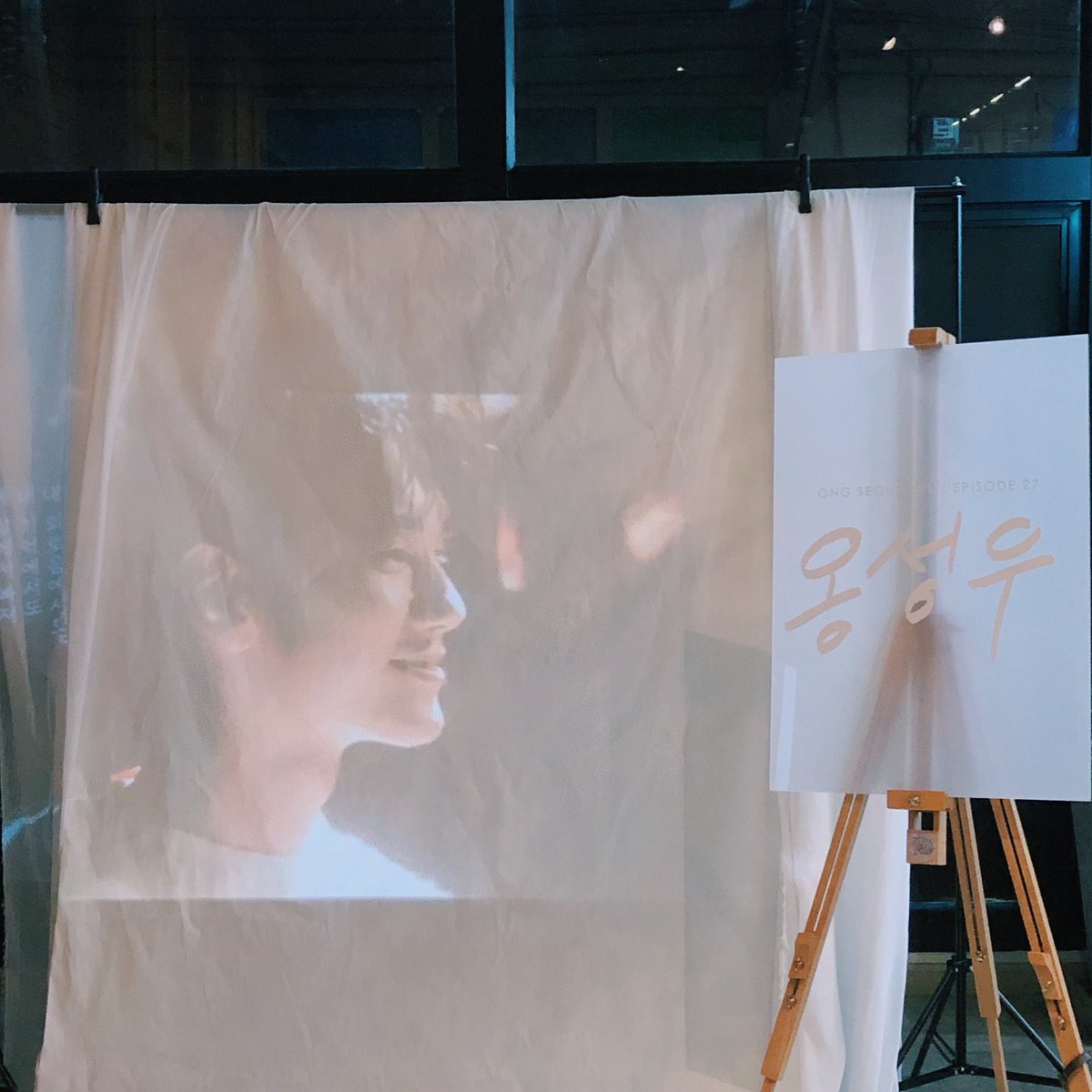 Szfilm_'s tweet photo. บรรยากาศงานดือมากกก ไม่เสียดายเลยที่คนนึงอดหลับอดนอน คนนึงโดดงานไป ขอบคุณที่จัดงานดีๆแบบนี้นะคะ 🎬💙✨#OSW_EP27 https://t.co/yw71WU6uDX