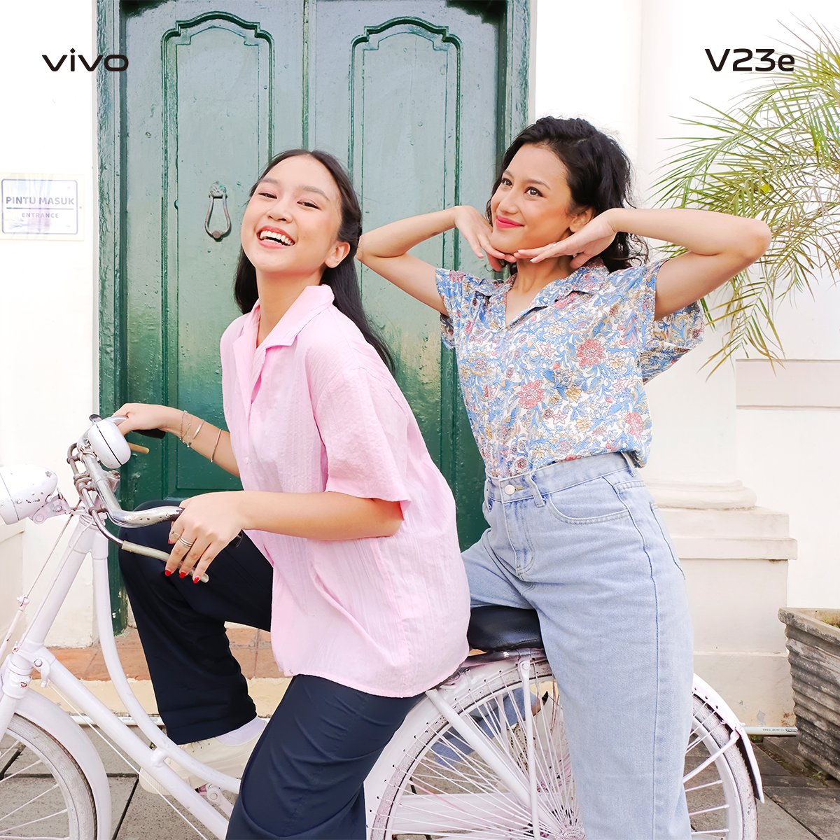 vivo_indonesia's tweet photo. Dengan kualitas kamera vivo V23e, semua tempat jadi asik buat foto. Btw bisa pada tebak gak nih di mana foto ini diambil? Ada hadiah voucher belanja untuk 3 orang yang menebak dengan benar. Simak cara ikutannya ya #InspireEveryPortrait https://t.co/ket4g78VbC