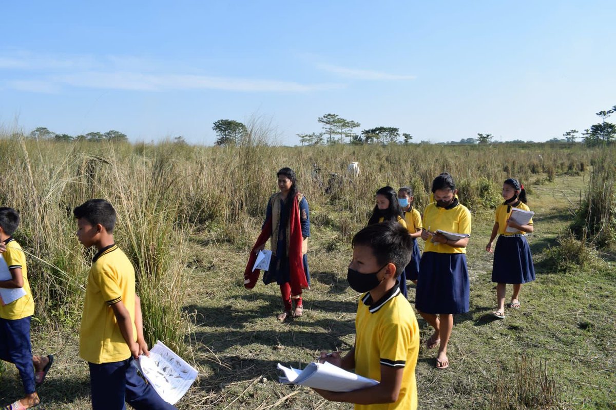 moefcc's tweet photo. #NadiUtsav 2021 @Brahmaputra: Art workshops, nature walk, and open quizzes  organized  in flood plain regions of #Brahmaputra @Golaghat district with local stakeholders, Forest Department and school students. https://t.co/2iqutAndjP