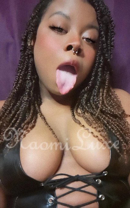 NaomiLuxe’s pics and videos