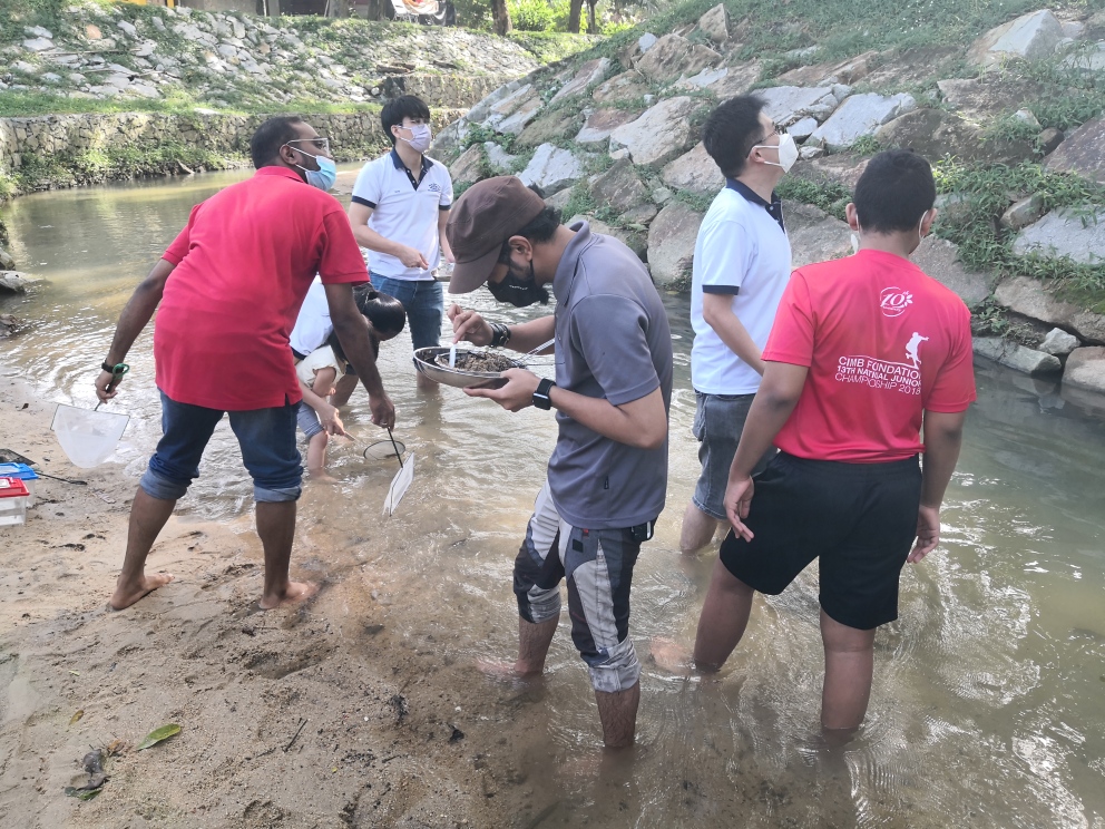 WWPenang's tweet photo. River #monitoring &amp; #conservation through community empowerment held on 11 &amp; 12 Dec 2021 at Sg. Ara, #Penang where WWP has set up our river information and education center to educate public on the importance of rivers.  Look what we found in the river! #sustainability https://t.co/wbjqBBCtkT