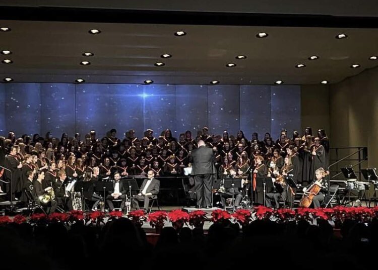 Congratulations on an incredible performance, Joel Foreman and the Solon High School Choir!  What a great way to close out our Winter Concert Week.  ❤️❤️