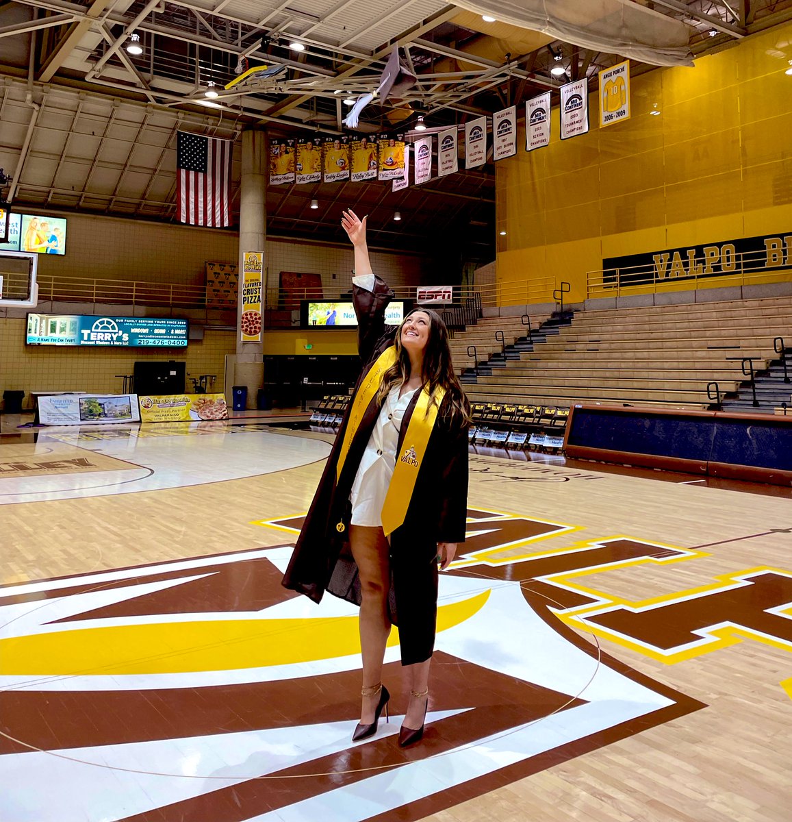 Mcpinky27's tweet photo. Congratulations @PeytonMcCarthy7  @ValpoU class of 2021 Keep making a difference! #RingTheBell https://t.co/SAptdCNMJa