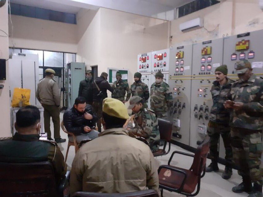 FaisalBhat_'s tweet photo. J&K after the unconstitutional abrogation of 370. #Nayakashmir #vikass #Digitalindia @OmarAbdullah @nasirsogami https://t.co/5uKkzd4uFl