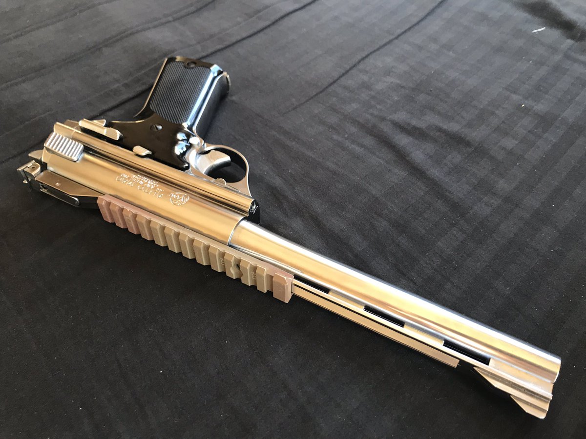 666hp's tweet photo. オートマグ20mmレール試作。
リブにピッタリハマります。
こんなもん、誰に需要があるんだ？
あー、早く色々量産してーなー。試作品ばっかりだよ。。
#マルシン #automag #クリント1
#airsoft #サバゲー https://t.co/VRlrTwRXD0
