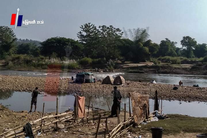 miN13700's tweet photo. IDPs who have been again displaced by fighting near Phalu village where people fled due to fighting in Lay Kay Kaw, are still in need of WARM CLOTHES &amp; BLANKETS. They are currently on the banks of Thaung Rin River. @Refugees @ICRC
#Dec20Coup @UNinMyanmar
#WhatsHappeningInMyanmar https://t.co/6PH7PQc3tu