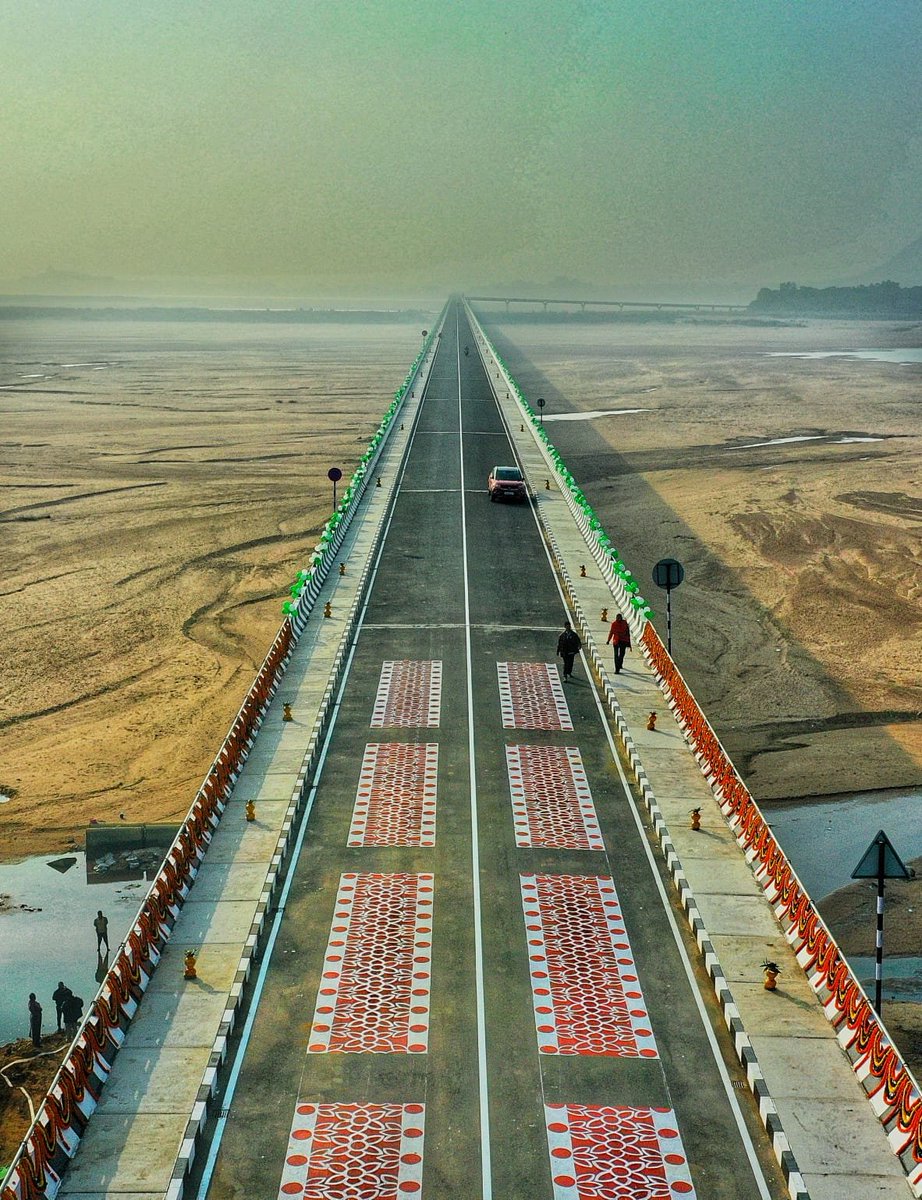 Naveen_Odisha's tweet photo. The longest bridge of #Odisha on river #Mahanadi connects more people, more places and brings more development. 

#OdishaOnTheMove https://t.co/n1jjkj1p1A