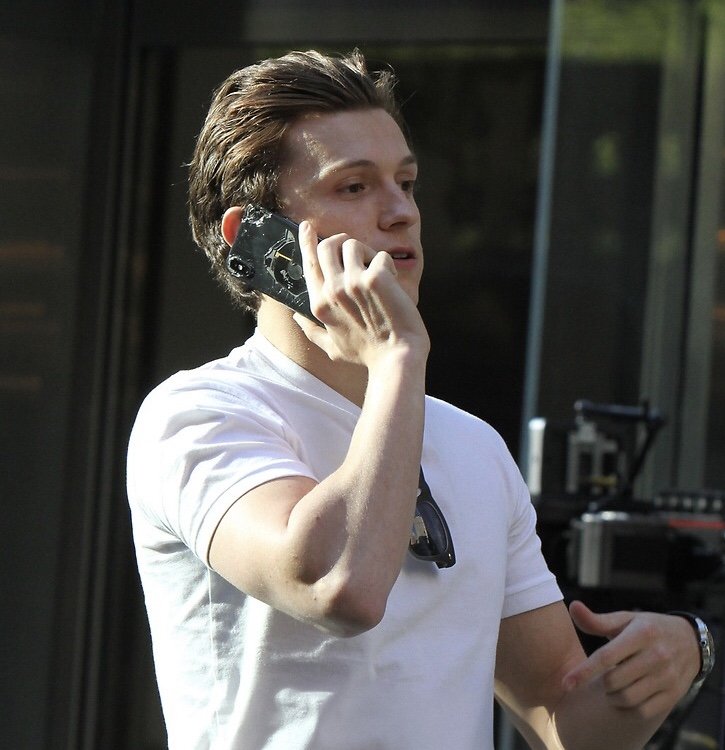 톰홀랜드 현실피터파커임 옛날에 쓰던 폰 꼬라지 봐 
검소함리빙레전드