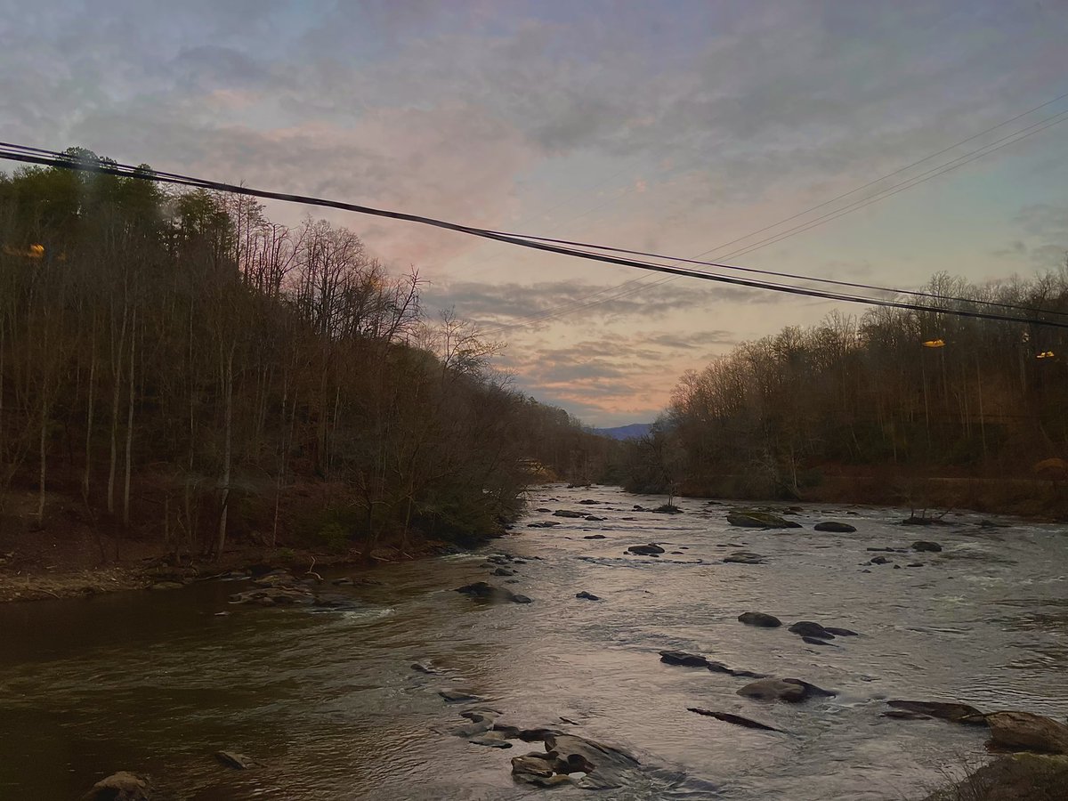 FitzreidNole's tweet photo. What a wonderful day 🚞🎅🏼 #polarexpress #greatsmokeymountainrailroad #makingmemorieswithmom https://t.co/aviNBvc9Tt