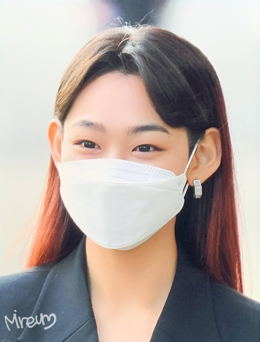 미나 오랜만이야 😭😭😭

211220 꽃 피면 달생각하고 제발회 출근 프리뷰 #미나 #강미나