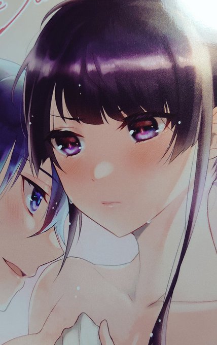 写真だとわかりにくいですが、表紙の用紙がキラキラです。印刷も綺麗でありがたい! 