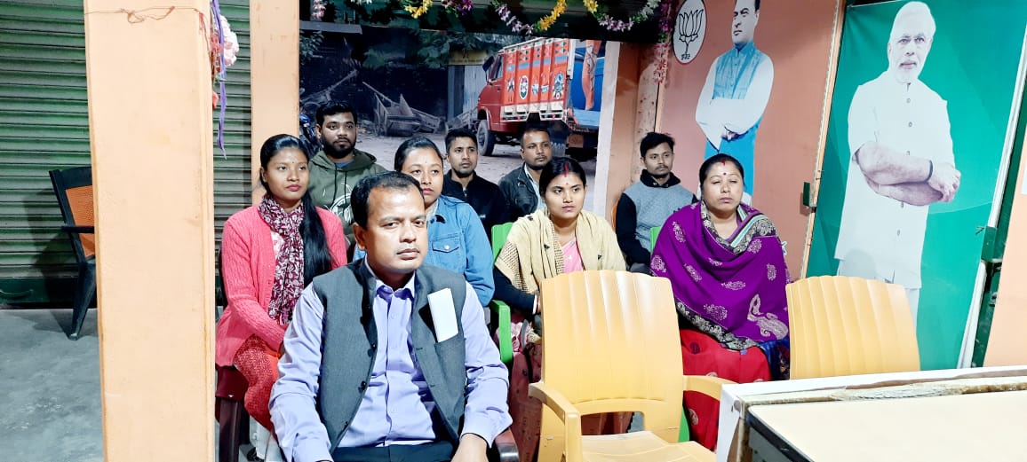 MonoranjanRay7's tweet photo. চাপৰ মণ্ডল বিজেপিৰ মূখ্য কাৰ্যালয় ভাৰতীয় জনতা যুৱ মৰ্চাৰ নৱ-গঠিত বিষয়-ববীয়া সকলোৰ উপস্থিতিত এখন আদৰণি তথা চিনাকী পৰ্ব সভাত অংশগ্ৰহন কৰো।

মোৰ সহিতে উপস্থিত থাকে বিজেপি, চাপৰ টাউন মণ্ডলৰ সভাপতি মাননীয় শ্ৰীযুত দেৱজিৎ বৰকলিতা ডাঙৰীয়া উপস্থিত থাকে।। https://t.co/nv1EAr9kiU