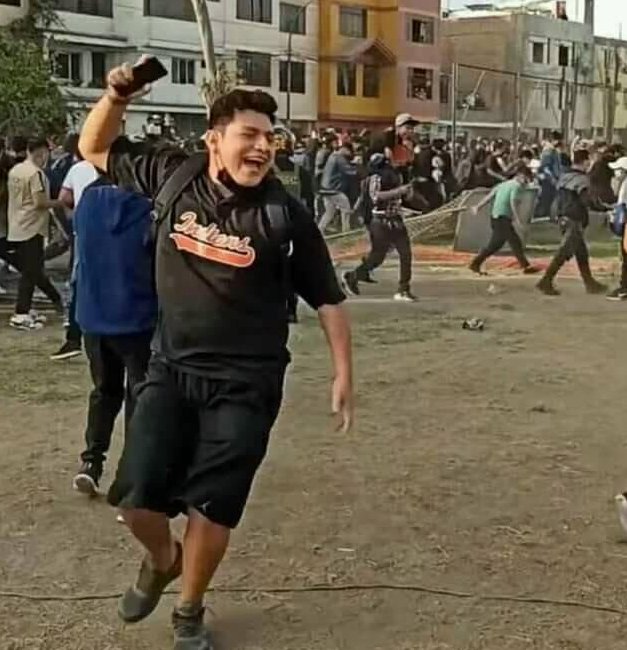 mau_rivask's tweet photo. Samir Velásquez no fue el único desadaptado social participe de esta aberración colectiva. Acá algunos rostros. Por favor lleguemos a su información de cada uno de estos rostros y hagámoslos virales. #Chocolatada #Sideral #LosOlivos #BebaArmy #BTSCrosswalk https://t.co/HYMoY2K8xW