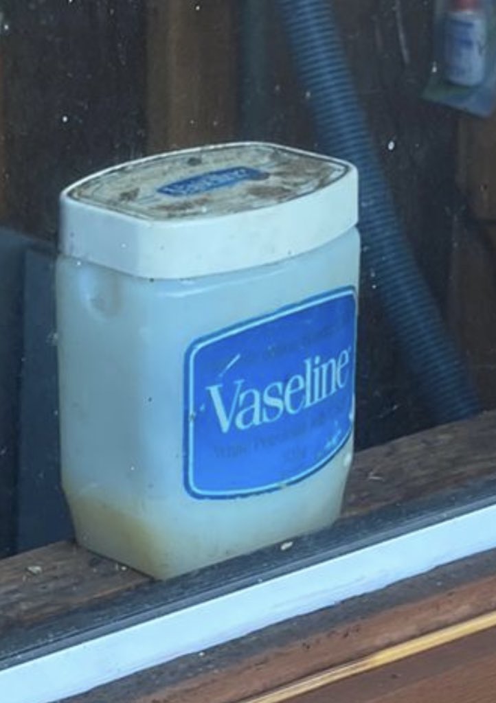 PartPhil's tweet image. He’s probably spent time in the shed in my back yard. No joke. This came with the place. #AlmostEmpty 🧴