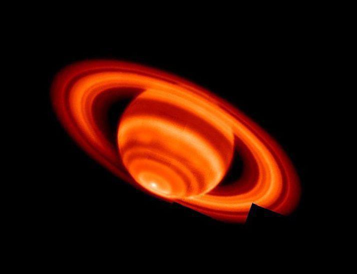 redditSpaceView's tweet photo. This is #Saturn in infrared taken by the keck telescope on Mauna Kea Hawaii https://t.co/UidluJMddq