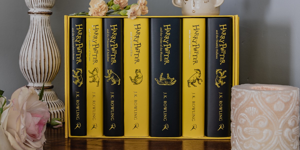 Angus & Robertson tweet media