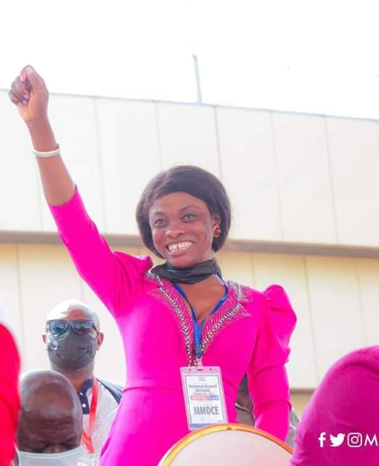 CitizenTechiman's tweet photo. Evangelist Diana Asamoah at the congress.
Just check her tag. #MMDCE paaa!!! https://t.co/1zEzFRF5Jb